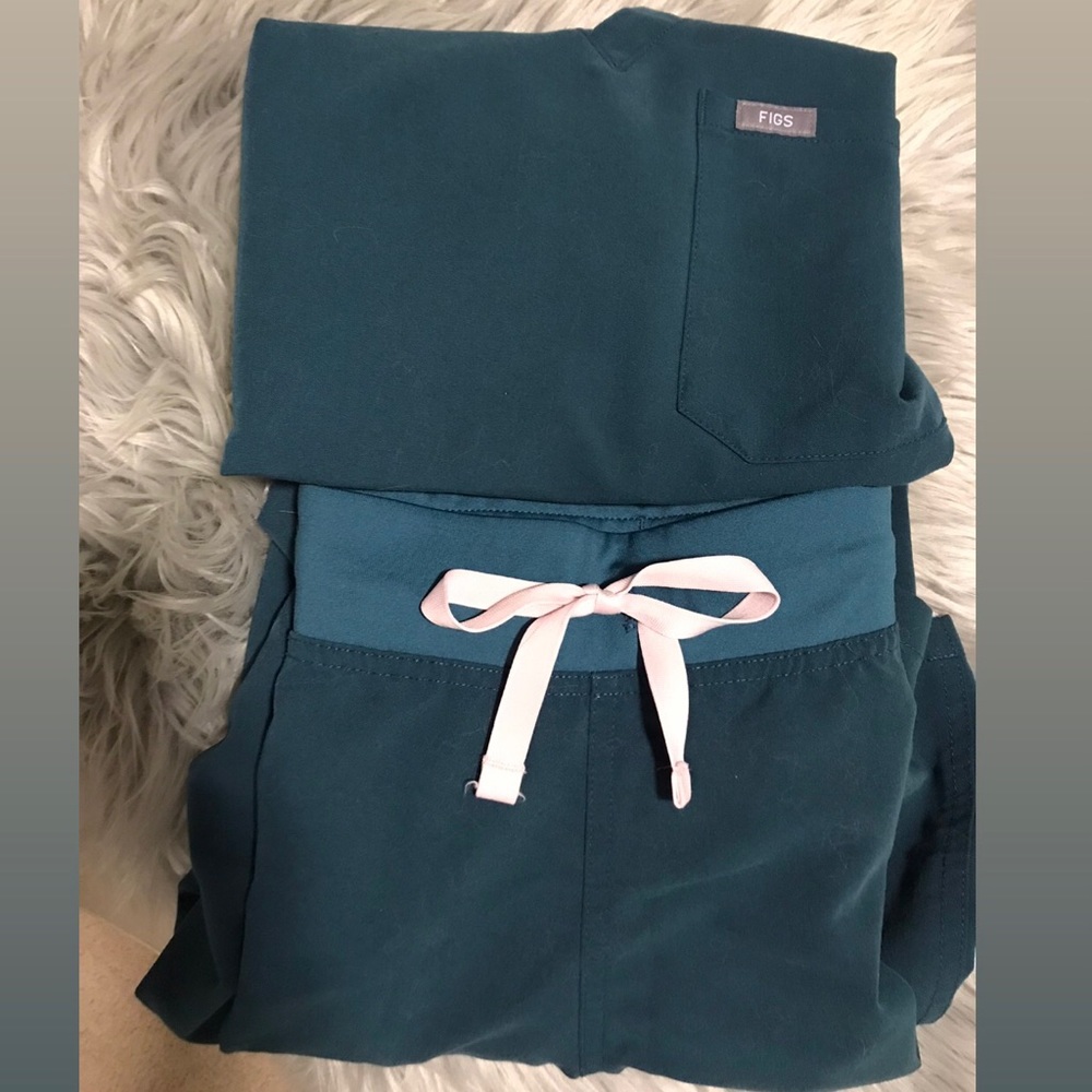 Caribbean Blue Figs Scrubs. XS set